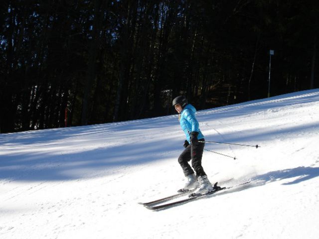 skiers-234519_1920